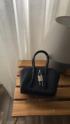 GIVENCHY جيفنشي - Handle bag