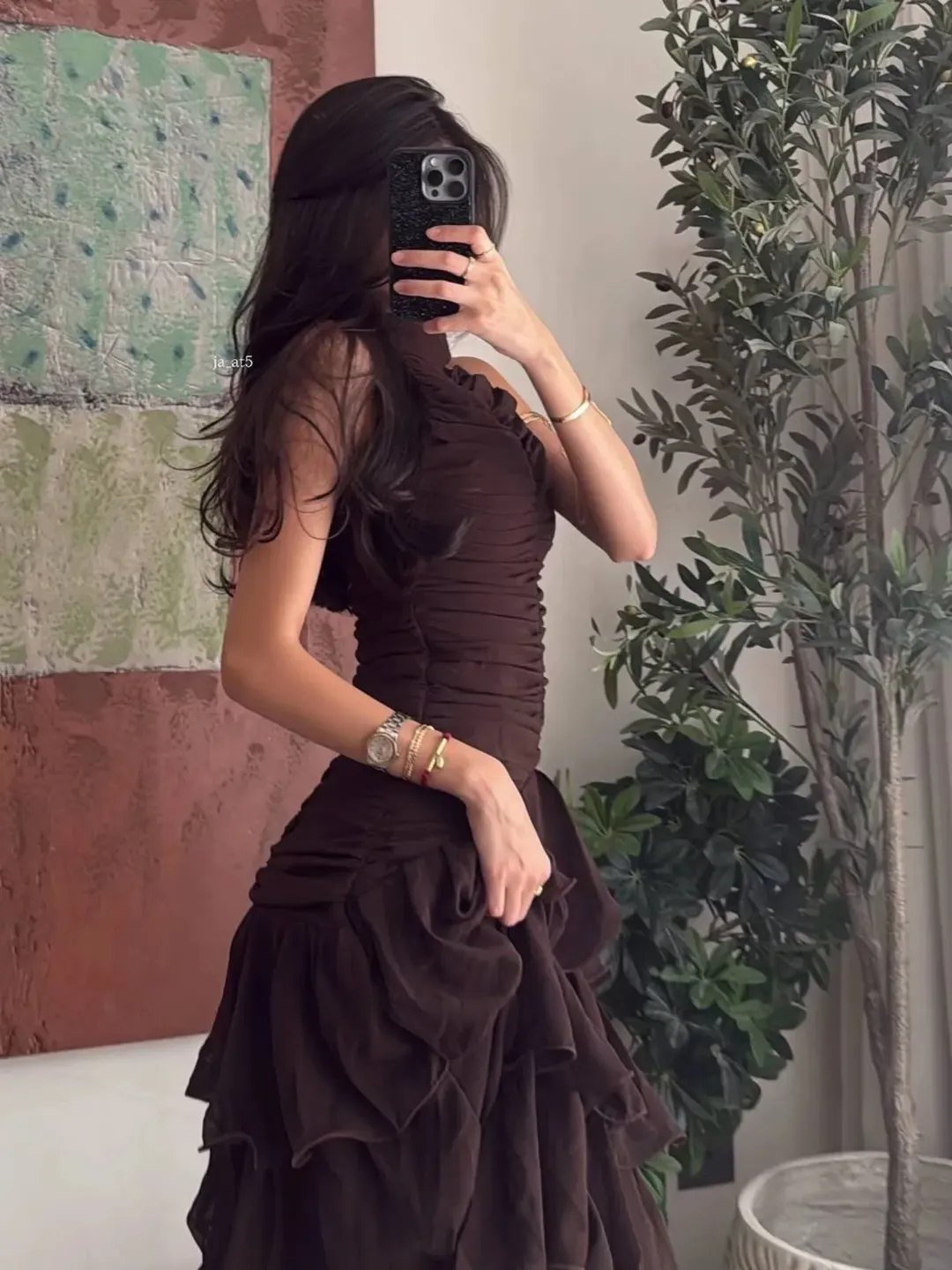 فستان سهرة أو مناسبات باللون البني الداكن أو الشوكولاتة