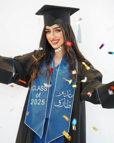 عبايات تخرج 2025 بالاسم والعبارة وسنة التخرج وشعار...