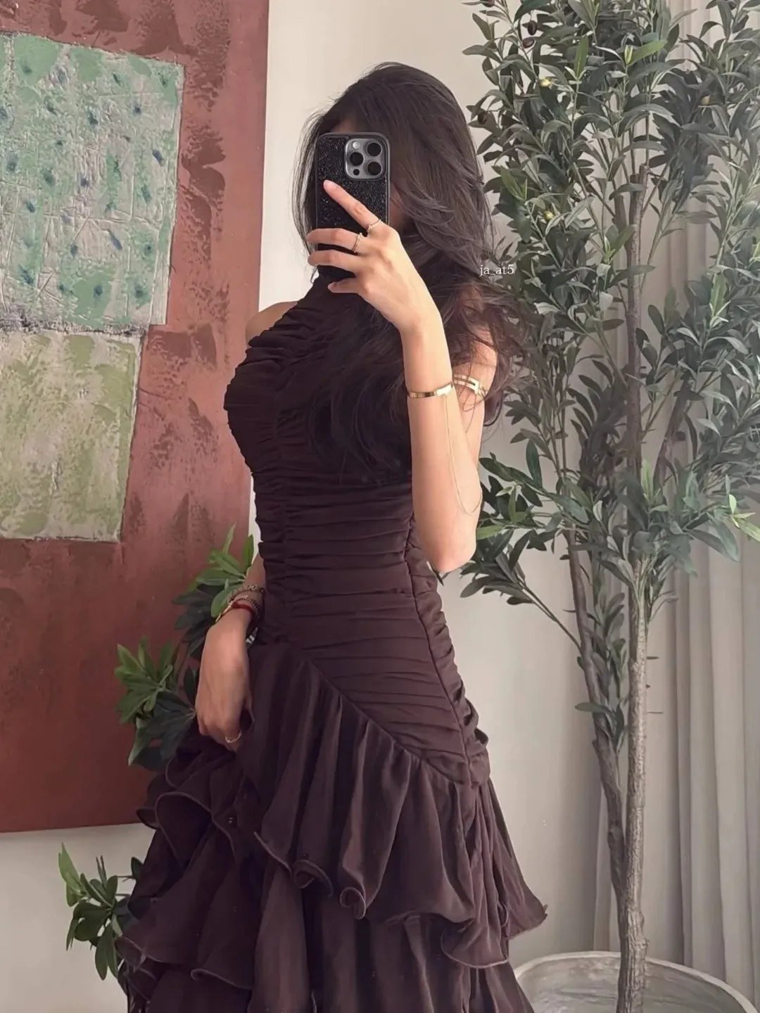 فستان سهرة أو مناسبات باللون البني الداكن أو الشوكولاتة