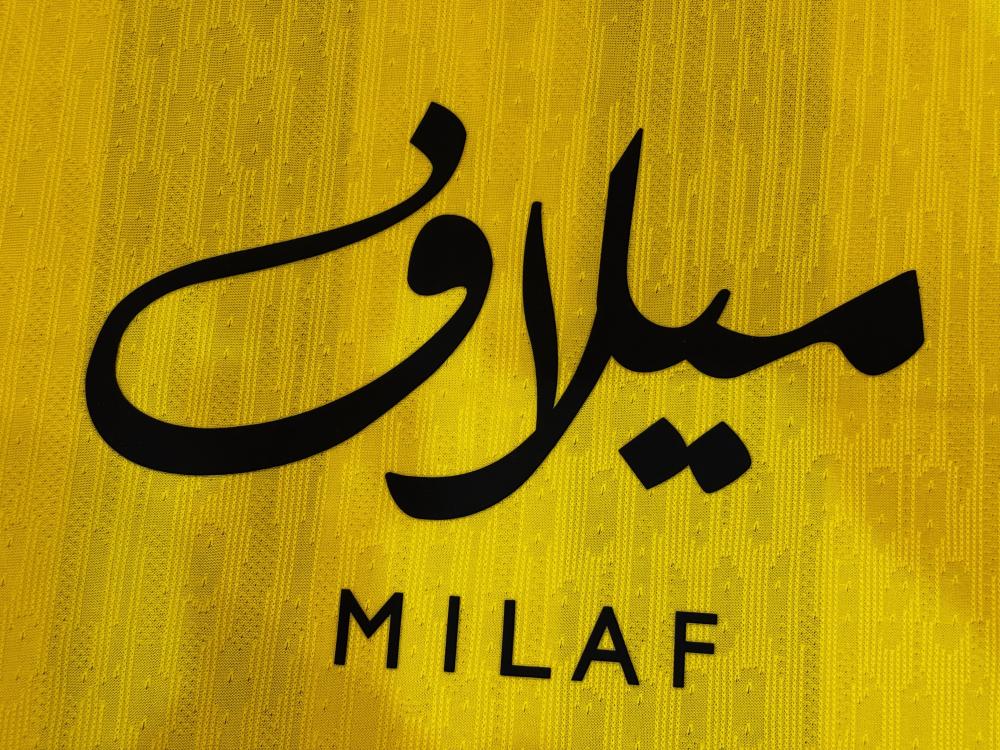 تيشيرت الاتحاد 2025/26 مُوقع من نجوم الفريق