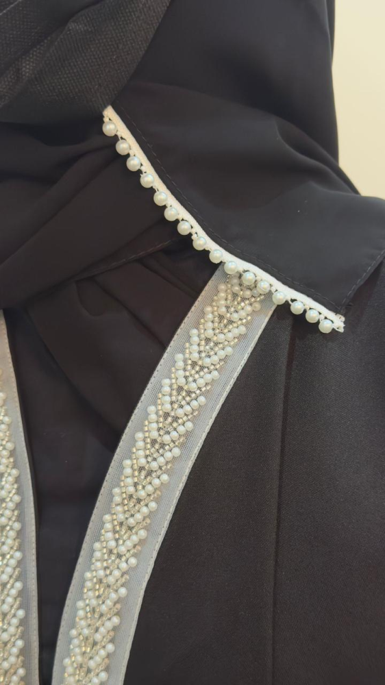 عباية الشيخه كريب كتان مطرزه