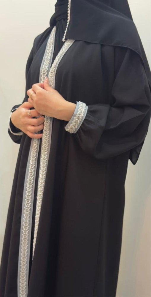 عباية الشيخه كريب كتان مطرزه