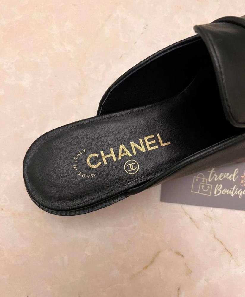 Chanel Black Quilted Leather CC Interlocking Logo Slip On Loafers