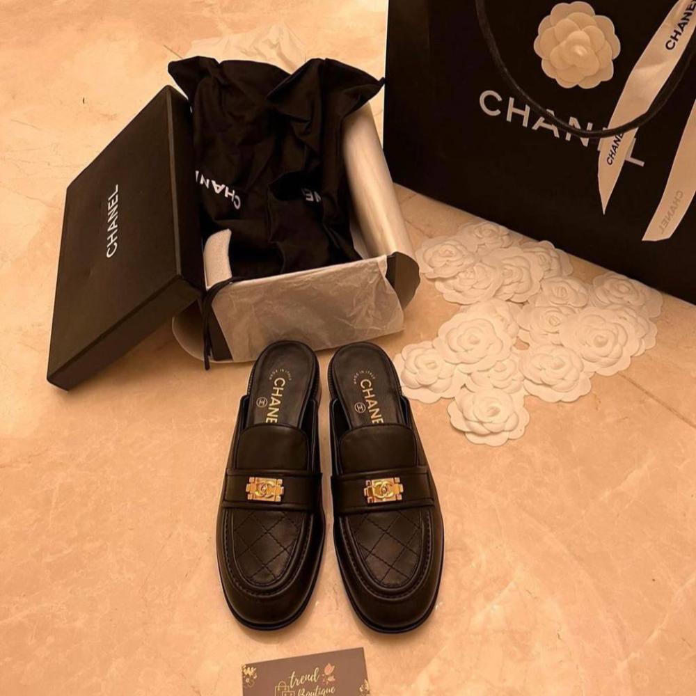 Chanel Black Quilted Leather CC Interlocking Logo Slip On Loafers