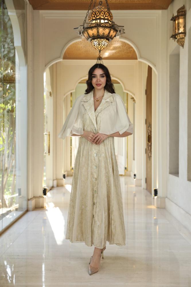 دريس دانتيلا لاطلاله جذابه بمكس خامات فاخره دانتيل مذهب وشيفون حرير بيج بقصات كلوش تقفيل أزرار صدف