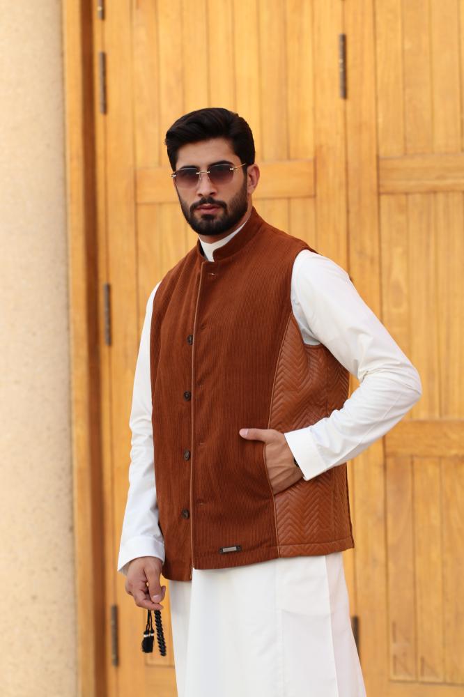 صديريه بمكس خامات فاخره جلد بتصميم zic zac وشاموا مقلم مبطن فرو أرنب ناعم و دافئ تقفيل أزرار باللون الجملي