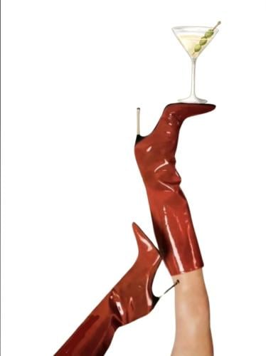 - Medium size Red heel martini kit