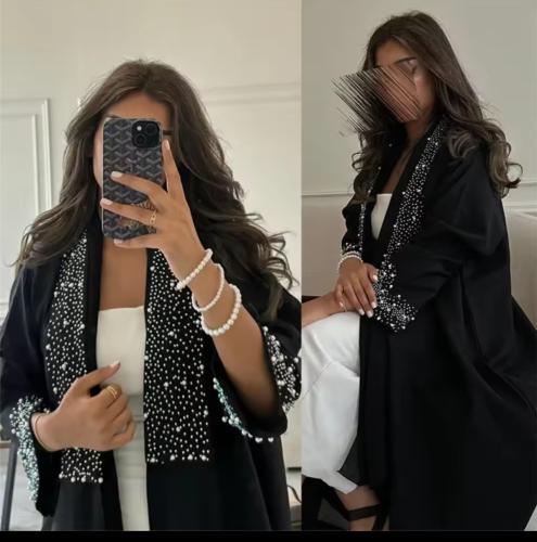 عبايه مفتوحه مزينة باللؤلؤ