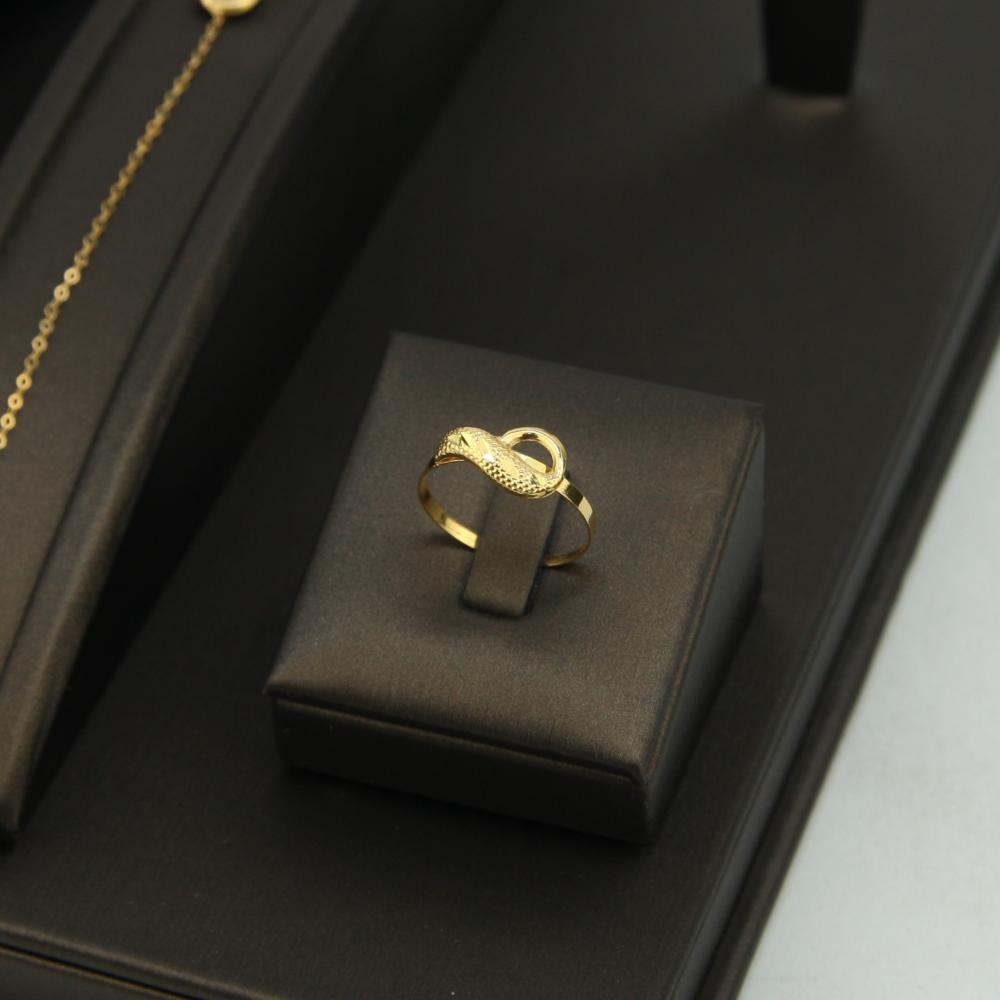 خاتم ذهب عيار 21 بتصميم ناعم ولمسة دلال راقية