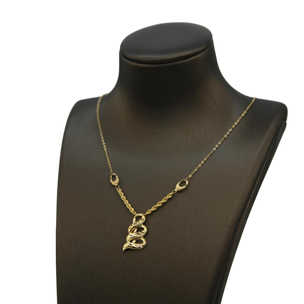 تفاصيل عقد ذهب عيار 21 بتعليقة فنية متداخلة ولمسة تصميم انيقة