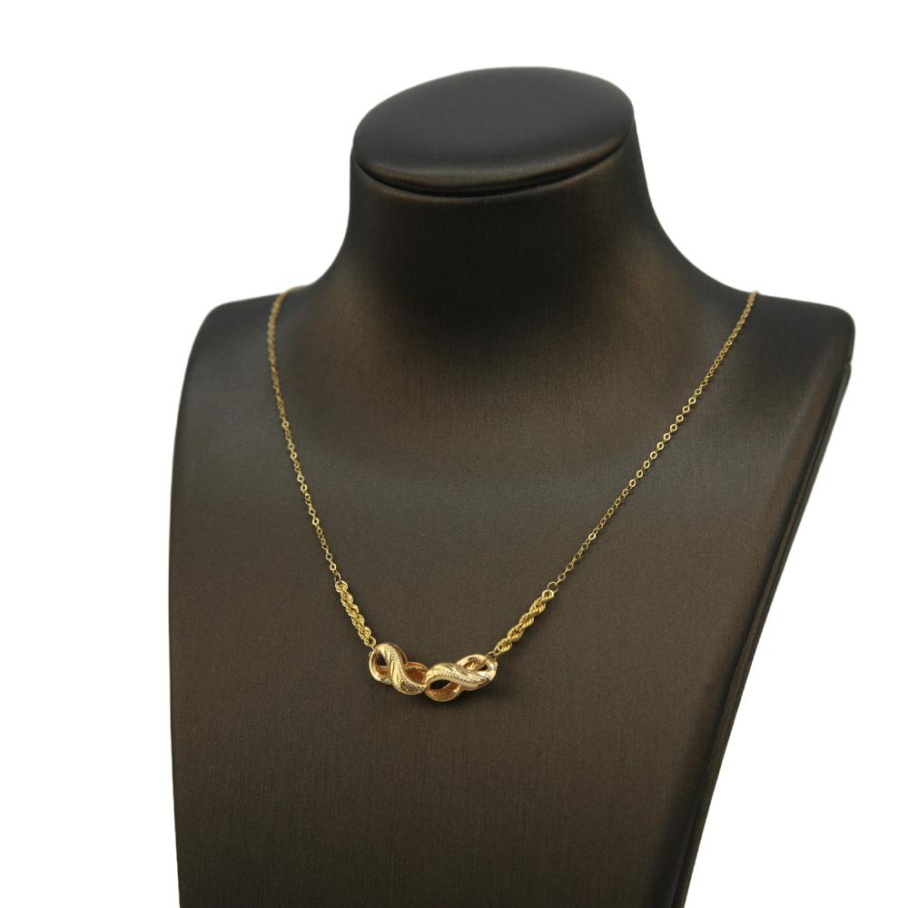 تفاصيل عقد ذهب عيار 21 بتعليقة متداخلة ولمسة تصميم ناعمة