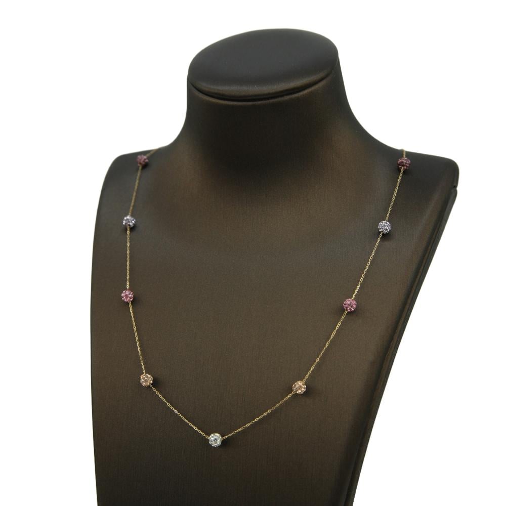 زاوية جانبية لعقد ذهب عيار 18 تبرز توزيع الحبيبات الملونة على السلسلة