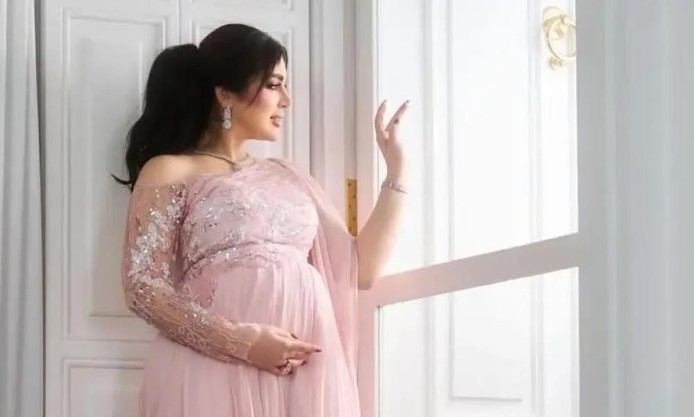 أفضل فساتين السهرة للحوامل من متجر يونيتكس