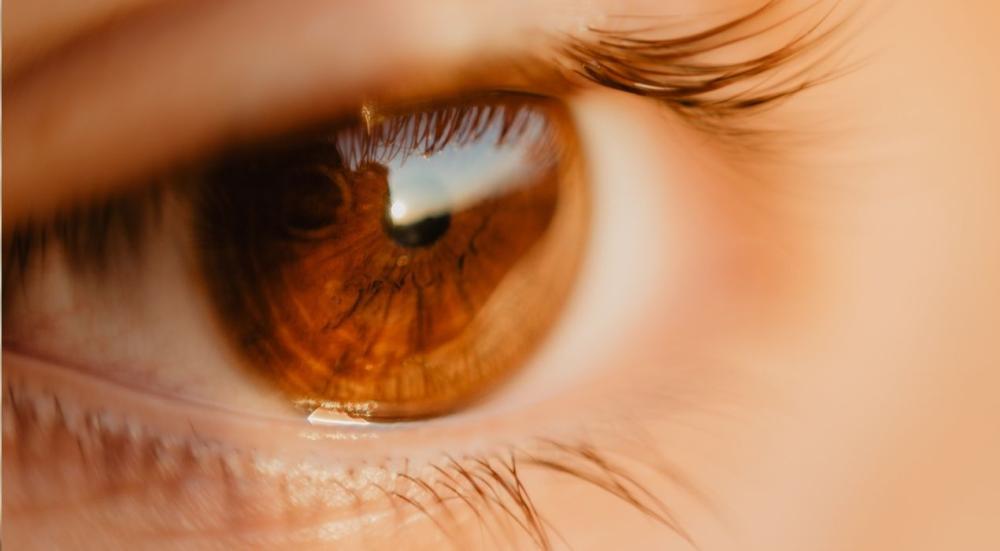 Light-brown-contact-lens-colors-for-a-natural-eye-look