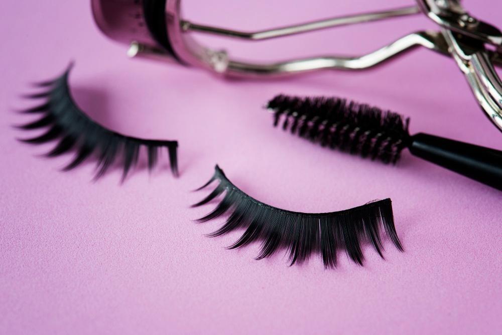 هل الرموش تؤذي العين؟ حقائق ونصائح مهمة