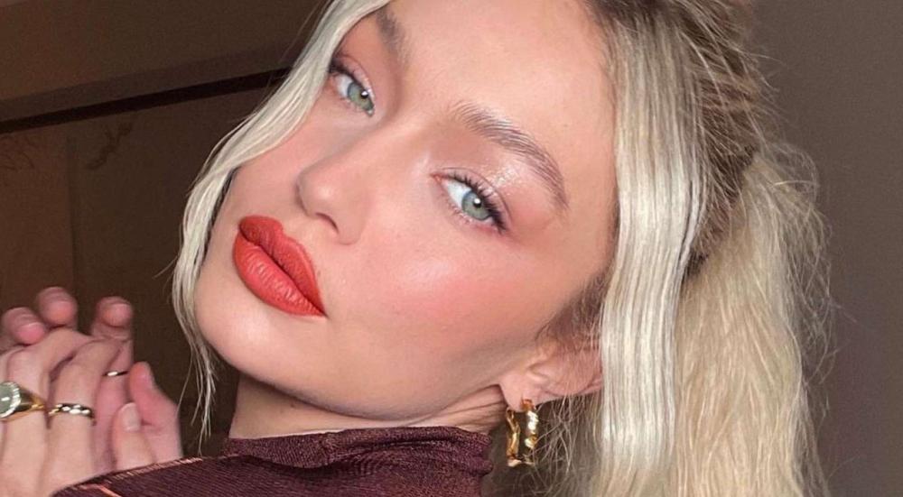 lipstick-colors-to-make-lips-smaller