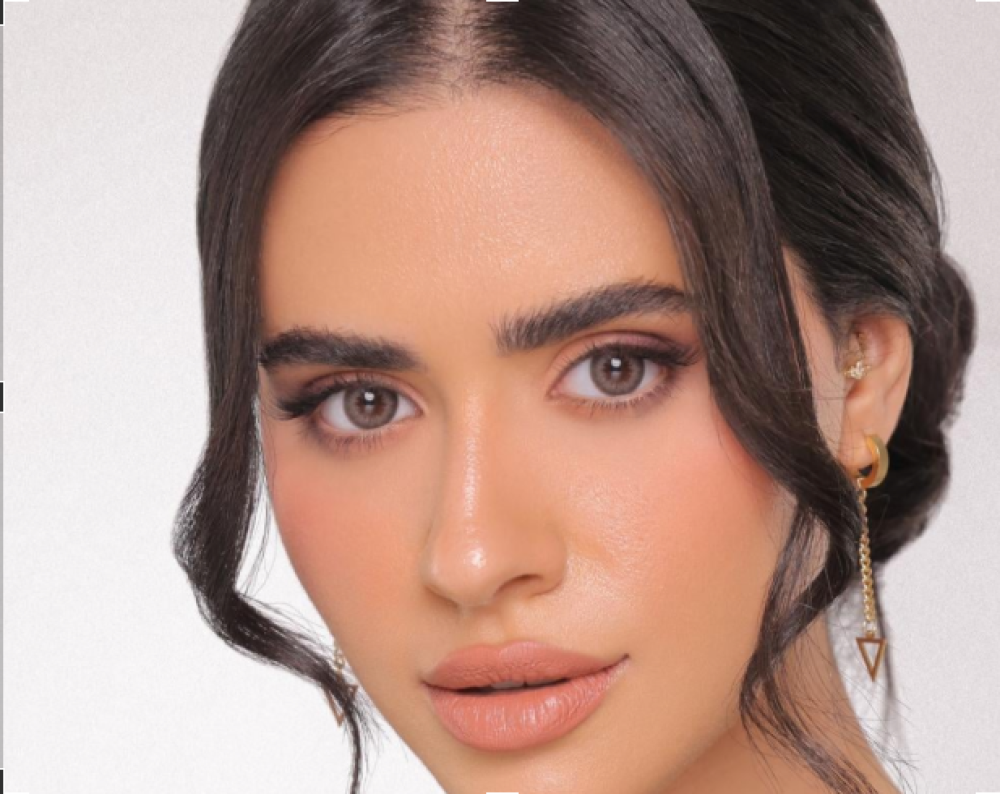 كيف تجعل العدسات الملونة مظهر العين أكثر اتساعًا؟