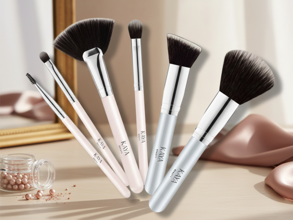 دليل فرش المكياج: الأنواع، الاستخدامات، وكيف تختارين الفرش المناسبة