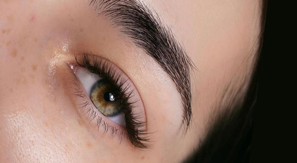 Eyelashes-suitable-for-almond-eyes