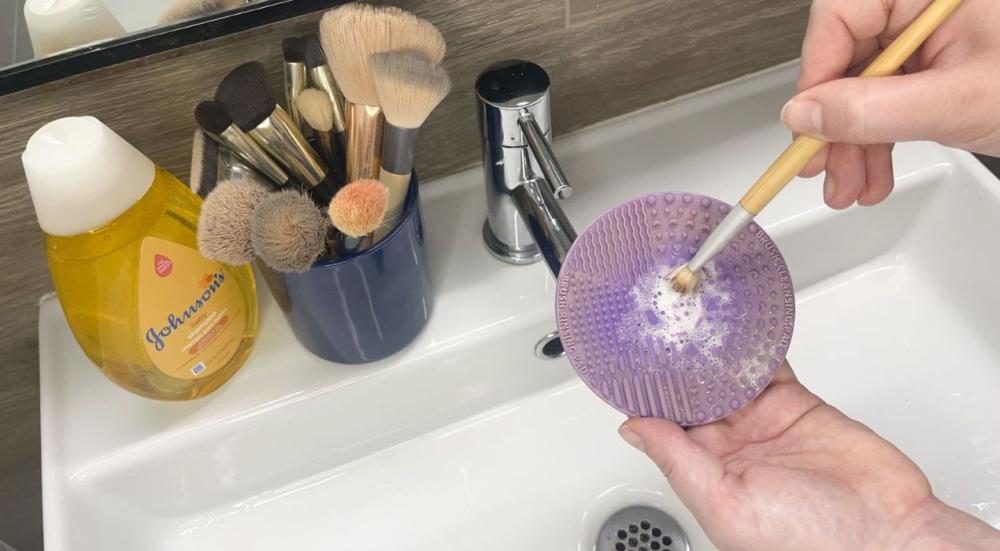 How-to-clean-makeup-brushes