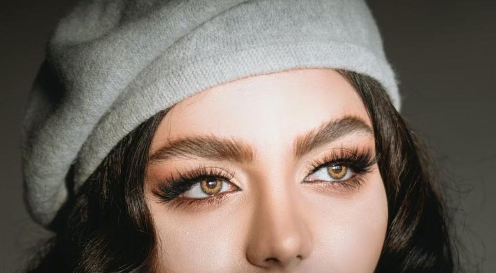 Comfortable-natural-and-colored-lenses