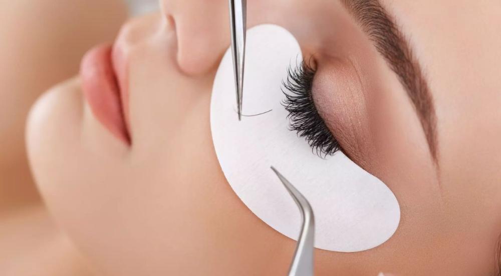 Installation-eyelashes-store