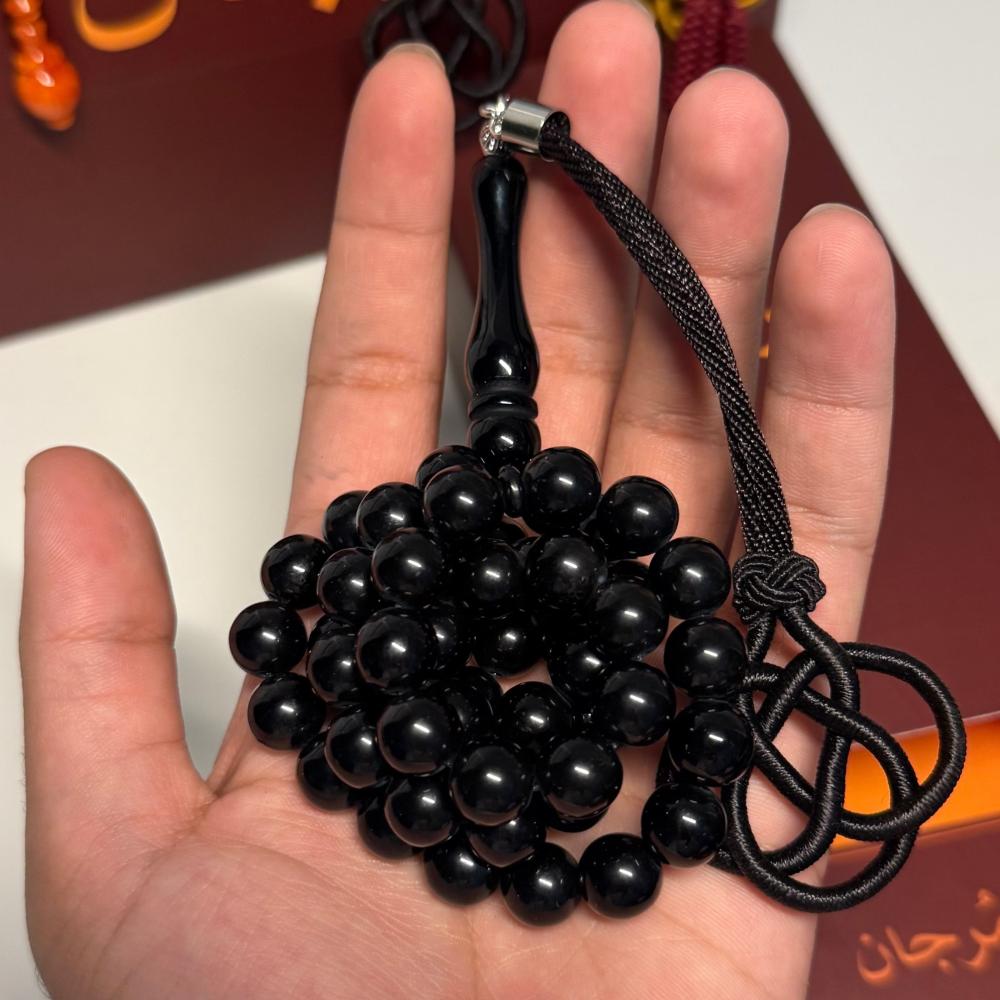 أسود طربزونة سوداء