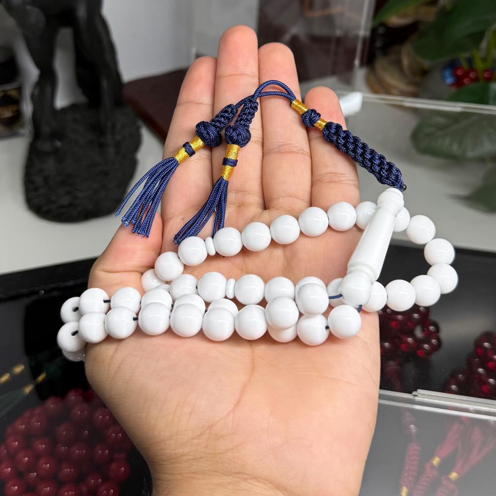 أبيض  كركوشة زرقاء