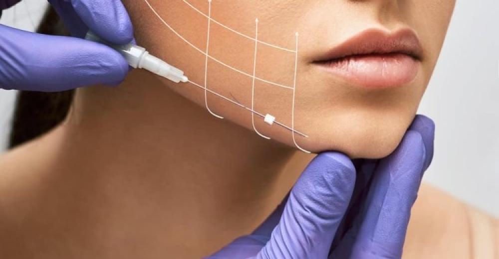 هل الخيوط التجميلية للوجه هي الحل لاستعادة الشباب بدون جراحة؟