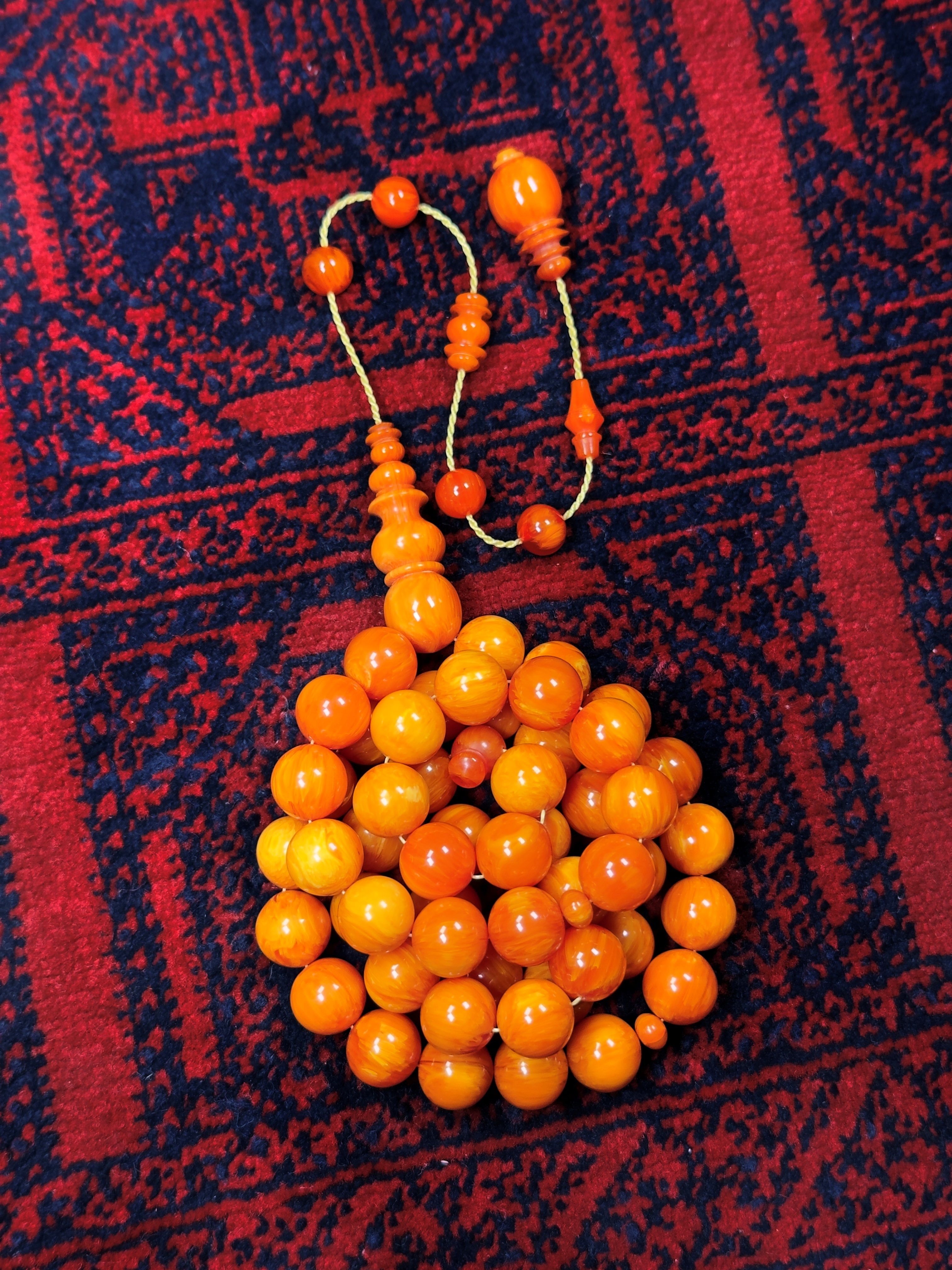 فاتوران اصفر مائل للبرتقالي معرق