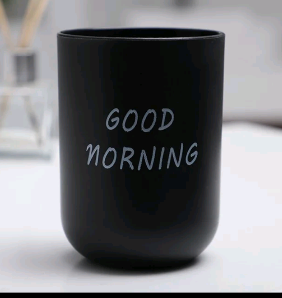 أسود