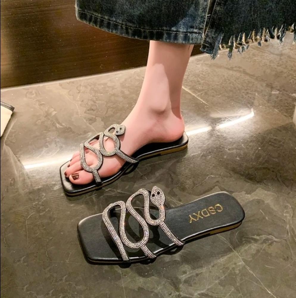 أسود