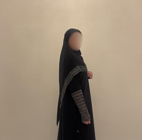 ‎عبايه مصنوعة بقماش الكريب باكمام