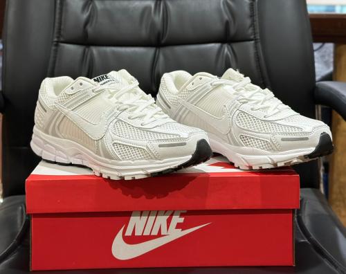 Nike Air Zoom Vomero 5