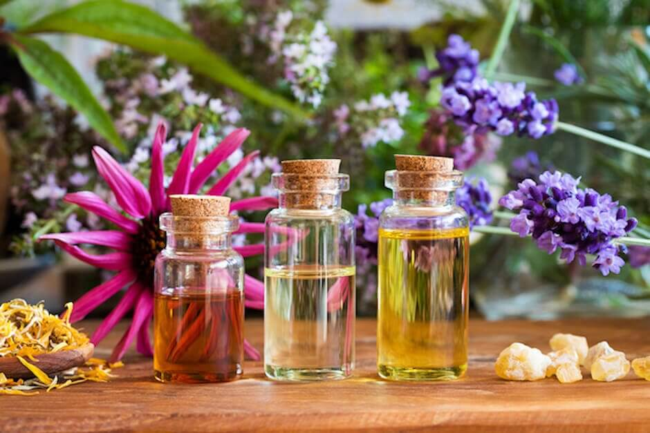 الهروب من العلاج بالروائح العطرية: استخدام البخور والعطور للاسترخاء وتقليل التوتر