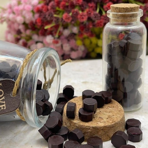 علبة شمع لون بني غامق