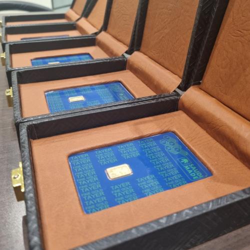 تفصيل صندوق فاخر  مع حفر الشعار ( على حسب الطلب )