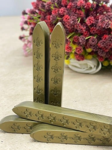 اصابع شمع اللون الزيتي