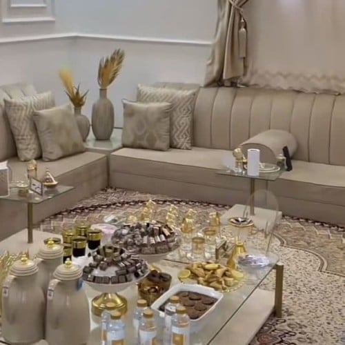 1 طاوله كبير 5 خدمه
