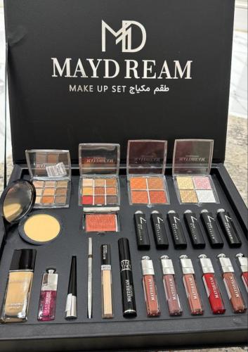 بوكس مكياج MAYDREAM بديل ديور الأسود