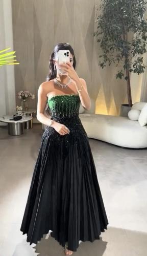 فستان اسود مع ترتر جاهز