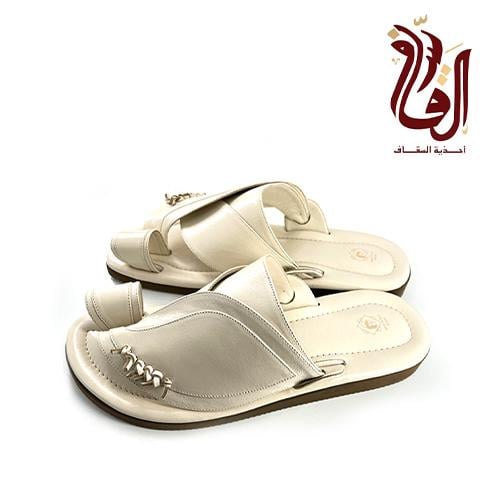 سقافيه 018 حذاء شرقي ابيض