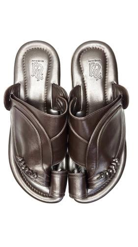 حذاء شرقي بني