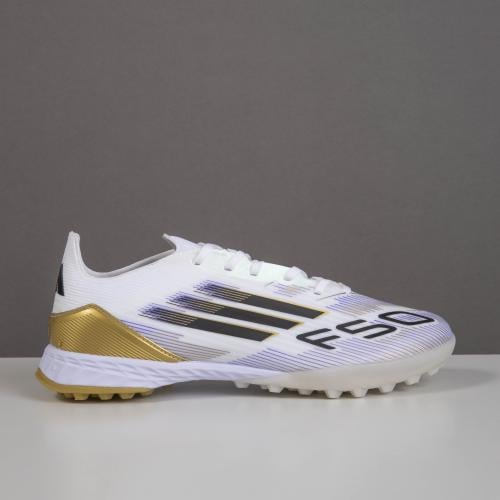 جزمة كرة قدم Adidas