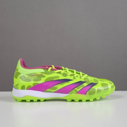 جزمة كرة قدم Adidas