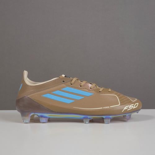 جزمة كرة قدم Adidas