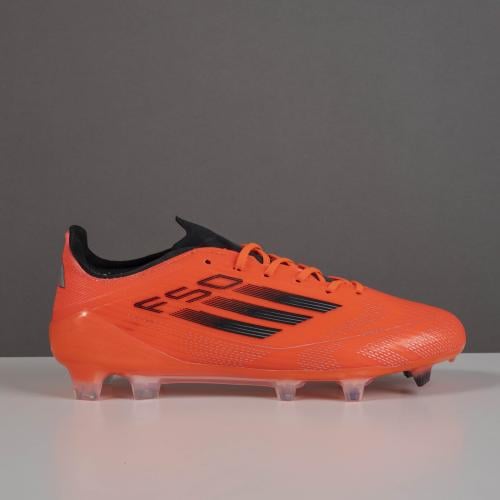 جزمة كرة قدم Adidas