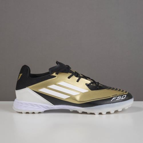 جزمة كرة قدم Adidas