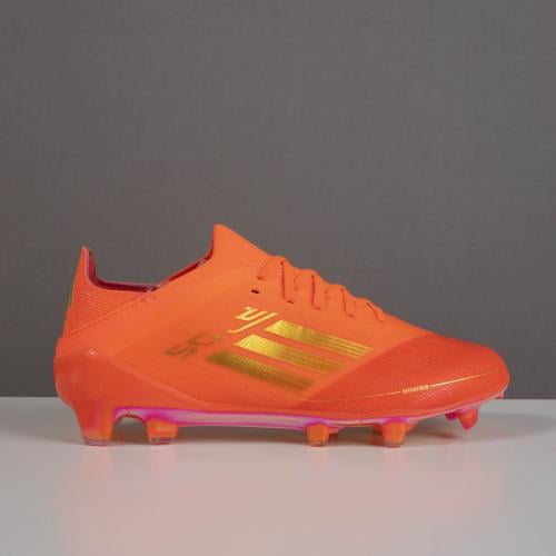 جزمة كرة قدم Adidas